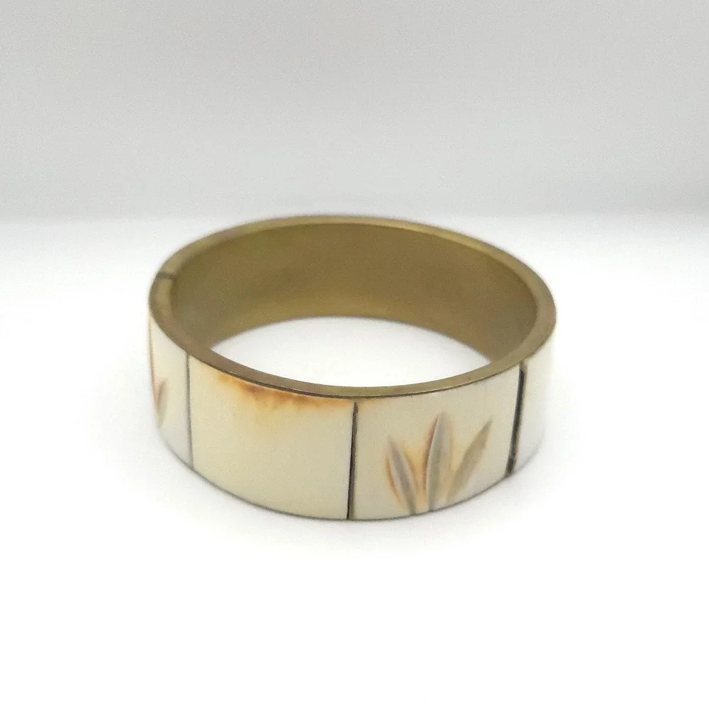 Vintage Brass Bangle Bracelet Carved Cream Inlay Leaf Motif Segmented Boho‎